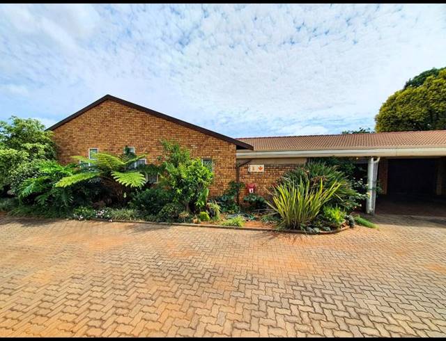 2 BEDROOM TOWNHOUSE FOR SALE IN CLARINA